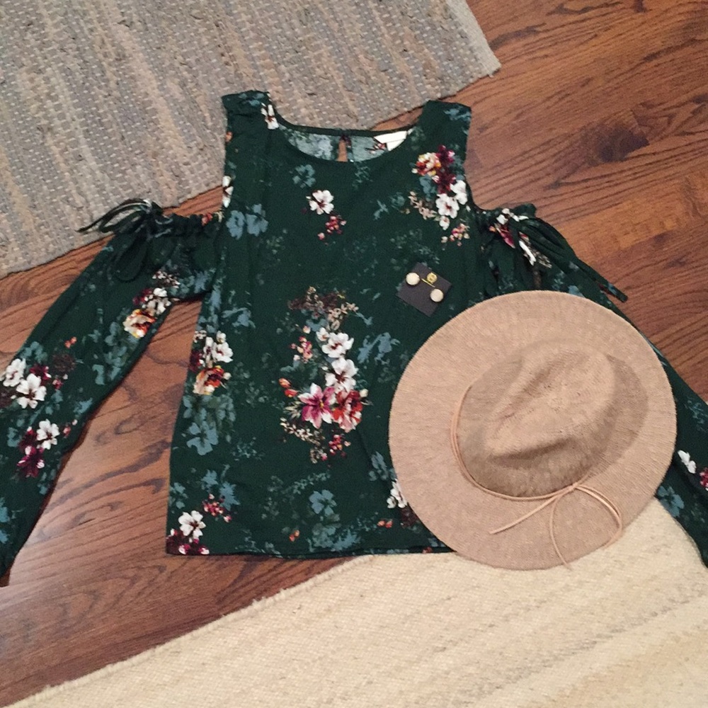 NWOT cold shoulder blouse with ties